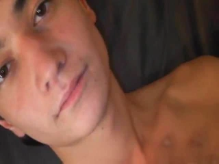 Oğlan tek başına 19