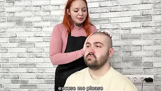 Kuaför korkunç saç kesimi için özür dilemeye karar verdi
