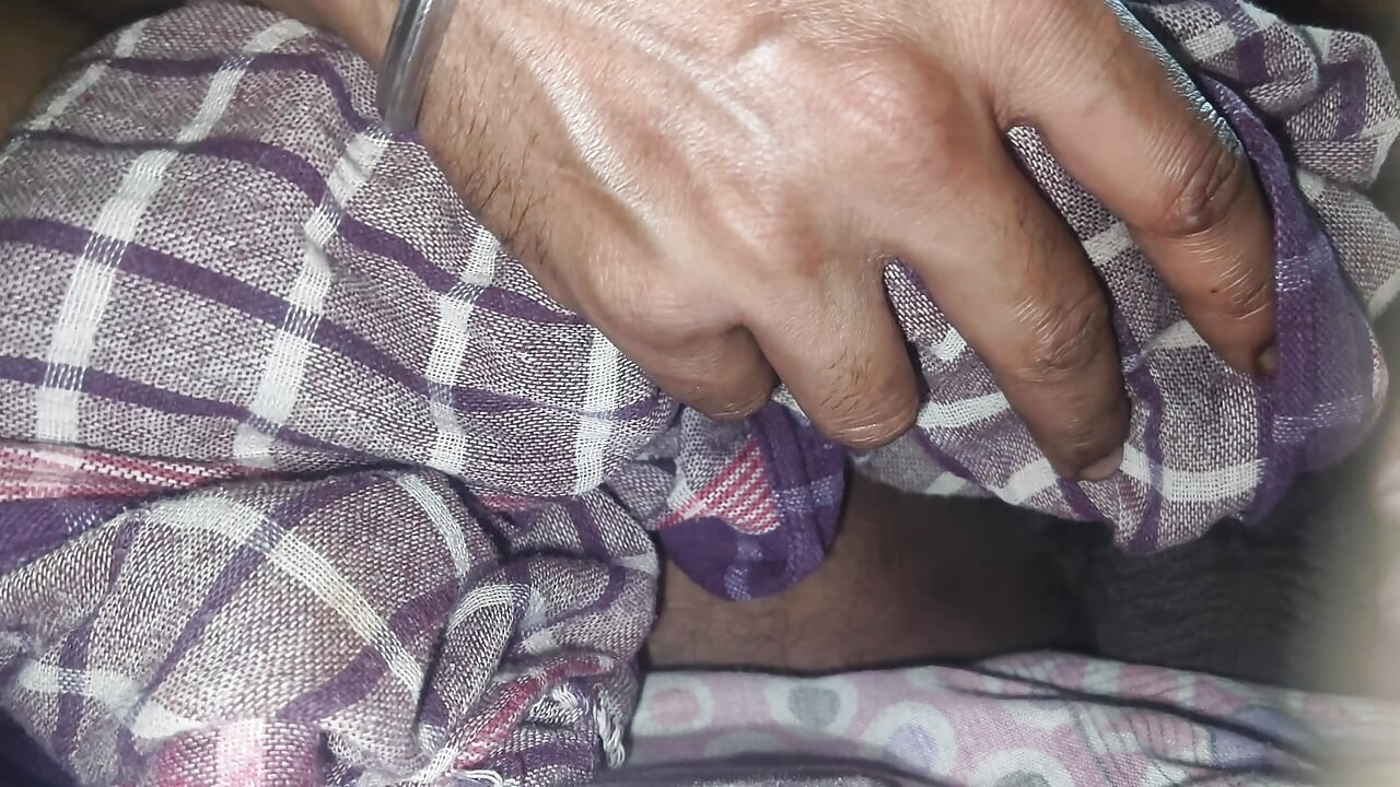 Orta yaşlı seksi kadın sert sikişiyor