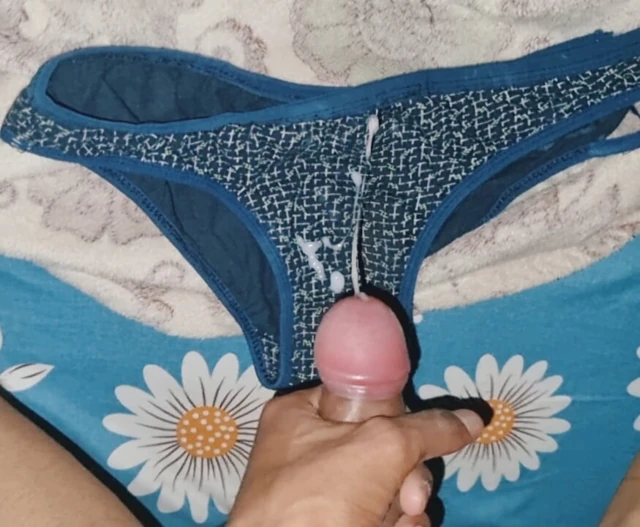 Üvey annenin amını kullanarak külota boşalma