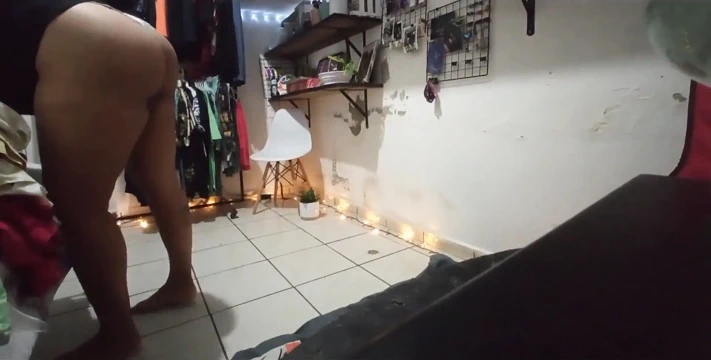 Büyük götlü esmer Meksikalı tangalı katlanır kıyafetler