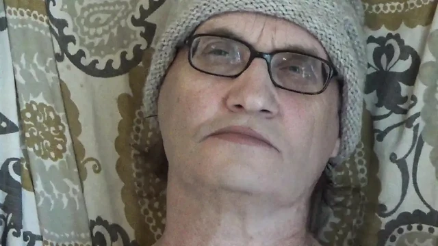 Yaşlı ladyboy Serge Lusin. 2025en