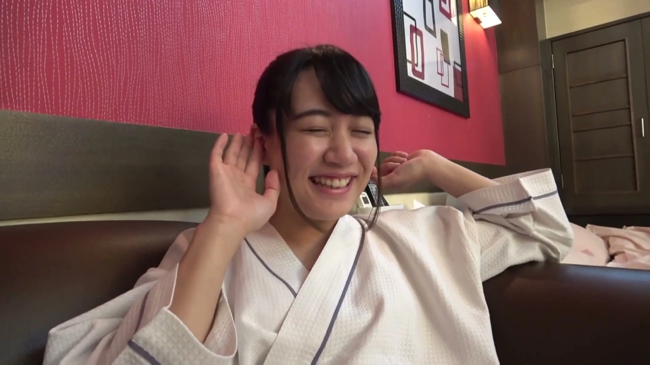 A196F08 Intimate at a love hotel with a pure, innocent-smiling girl! Sex with a bold, sexy older man and a bold erotic girl in a close-up shoot!