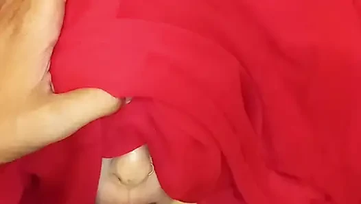 Hintli kadın suhagrat'ında yarağını emiyor
