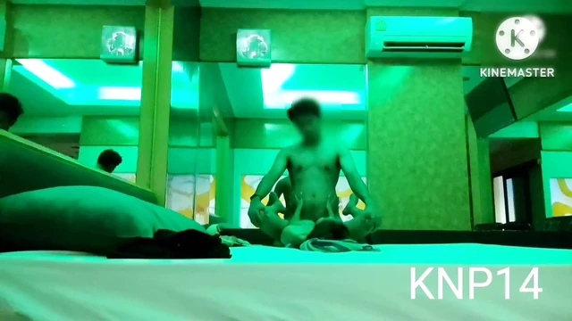 Ona bunun uçup yalamak olduğunu söylüyorum