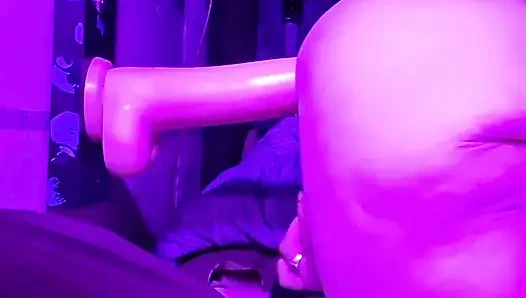 13 inçlik dildoma biniyorum