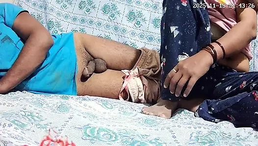 Ateşli göğüslü anne ve baba odada seks yapıyor 27654