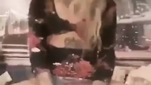 transeksüel gösterir büyük horoz