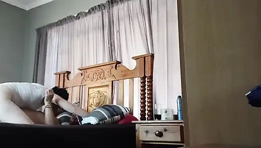 Muhteşem bir esmer büyük yarağıma biniyor