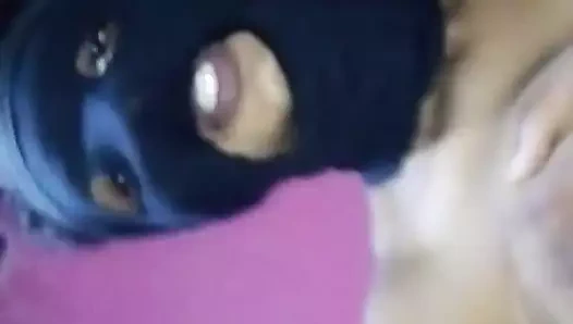 Birlikte takılmak ve eğlenmek için bir kız