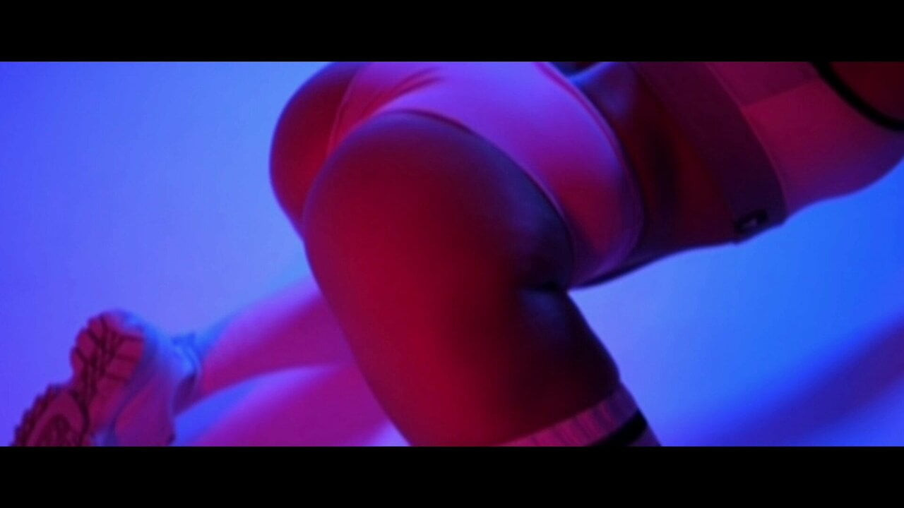 Büyük yapay penis mastürbasyon