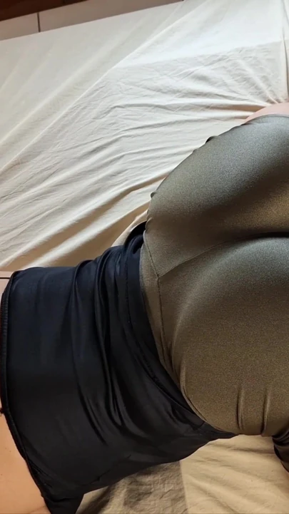 Мощный момент от "Поклонения заднице в спандексных шортах"