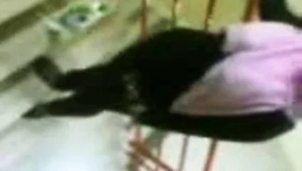 Asmira Tayang Tetek di Tangga