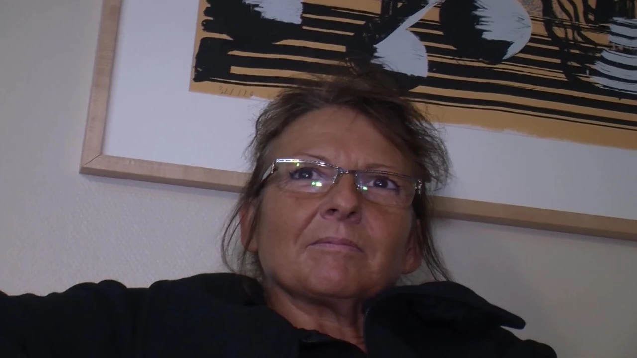 German granny with glasses rubs her cunt in hot solo show