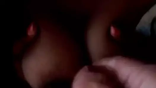 genç arkadaşımın göğüsleri üzerinde cumming