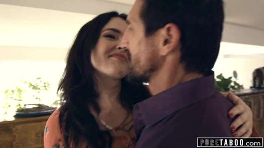 Saf tabu üvey anne üvey amca ile genç yakalandı ve katıldı