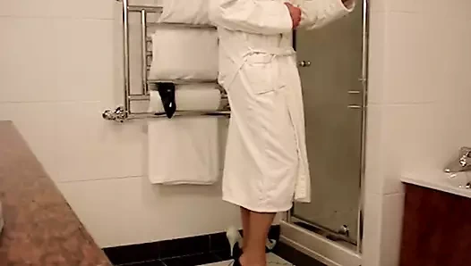 Bayanların yüksek topuklu ayakkabılarında aşırı ısınma