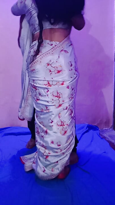 Hintli ev hanımı ki mast Chudae ki arkadaşı