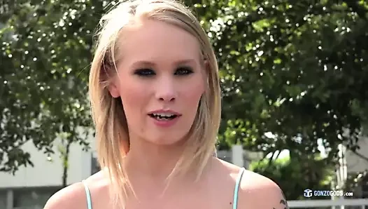 Dakota James'in parktan bir fahişe asansörüne ihtiyacı var!