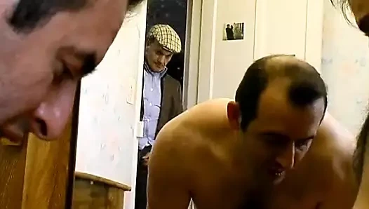 Seksi Fransız bayan hak ettiği bir sikişiyor!