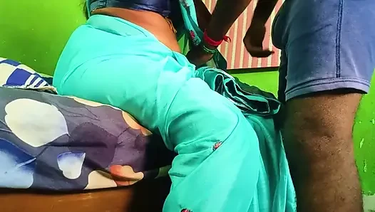 Ammu göğüslerini sari gösteriyor ve arkadaşıyla seks yapıyor