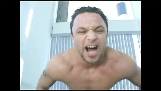 Genç sarışın azgın ağzında ve götünde sikişiyor