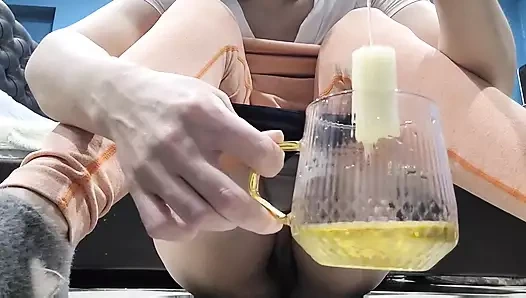 İdrarla sırılsıklam bir tampon em.