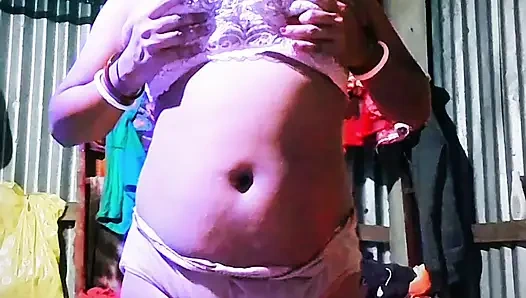 Lokal mamoni bhabi ateşli mastarbeit tek başına Hintli köylü kızda çok seksi