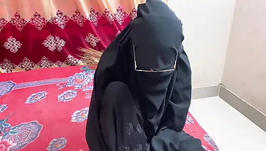 Güzel kadınla sert seks amcığıyla sikişiyor