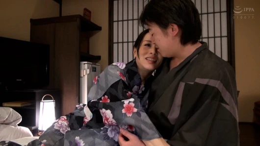 güzel olgun bir kadının genç bir adamla carnal arzularını yediği M797G04 zengin seks