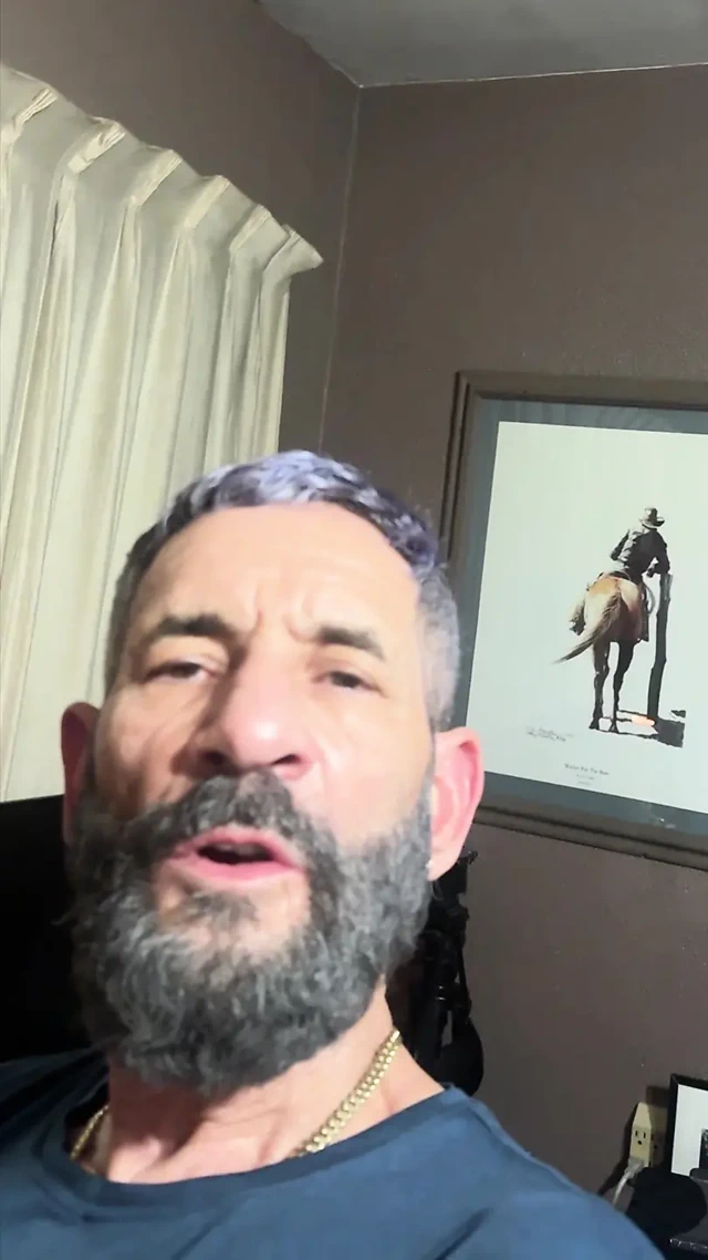 Bu yarağı al ve tadını çıkar, maço, benden kurtul. Çok lezzetli