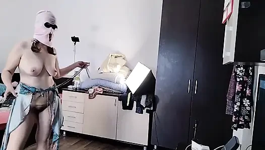 Amatör Evli Kadın Kesiyor Kıyafetlerini Denerken Eğleniyor.