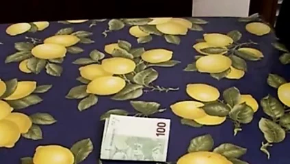 Pere demande a son fils de baiser sa servante