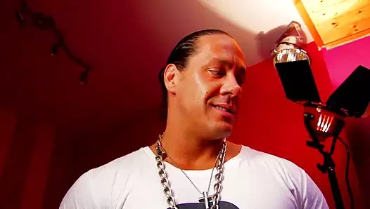 Bir ince ve güzel Alman civciv alma bir kalın horoz derin içeride ona