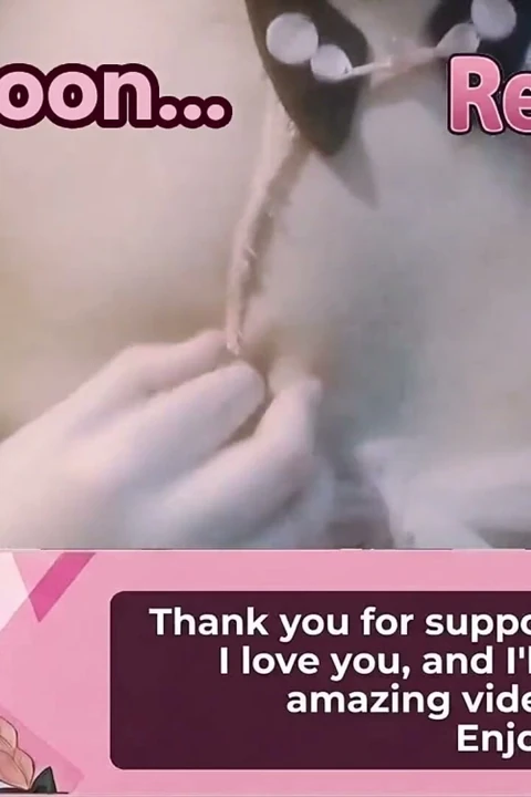 Trans Kız XL kalçalarını, TS göğüslerini ve pürüzsüz uyluklarını sergiliyor - tüylü penis, orgazm ve bol boşalma ile femboy
