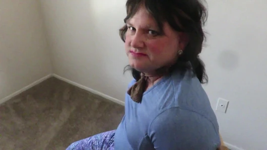 Oh hayır Brittney tutsak, zavallı bir damsel sıkıntı içinde