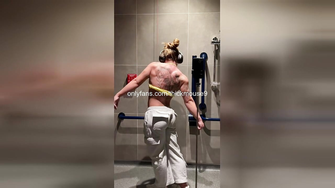 Eyvah! Bakire amcık yanlışlıkla instagramda teşhir ediyor