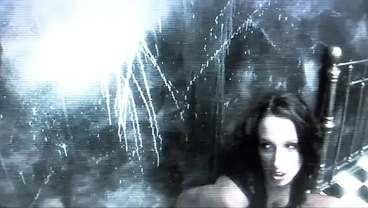 Olgun orta yaşlı seksi kadın götünü genişletir