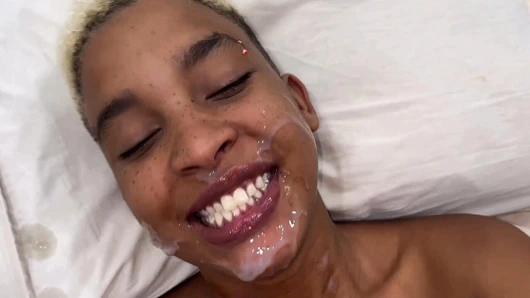 Genç Rebeca Olew motelde iki arkadaşıyla birlikte onu dölle bıraktı