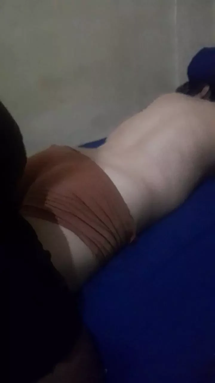 Put a small dick into the pussy of a beautiful BF