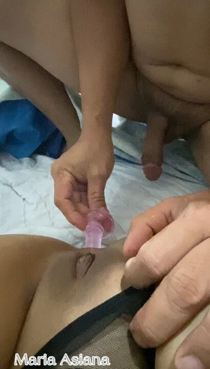 Üvey babam tarafından küçük yarağıyla ilk kez sikişiyor