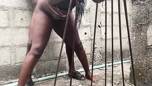 Muhteşem götlü zenci kadın bir adamı nasıl memnun etmeyi biliyor