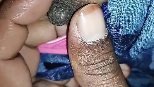 İri güzel kadın büyük memeli büyük meme uçları ve domaltmalı desi gerçek dışarıda seks queen4desi