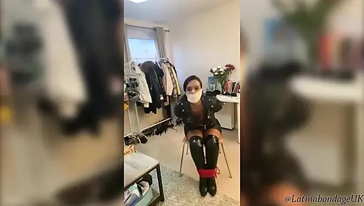 Latina związana i zakneblowana microfoam (hd)