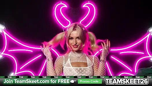 Emma Rosie: Minik neon iblisin Aralık ayı allstar spotlight