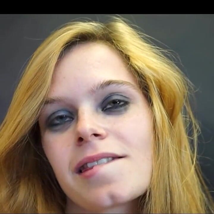 Sarışın piper ve esmer Jamie Litton minik üniversiteli lezbiyen yalama eğlencesi!