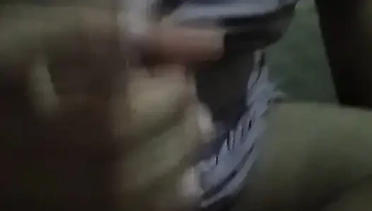 Angel aldatmak için komşularını baştan çıkarmaya çalışıyor
