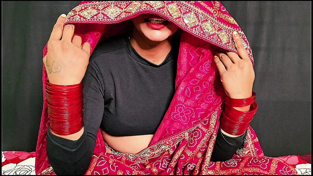 Дрочка дези бхабхи, секс с курением в спальне