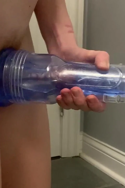 Kızıl saçlı twink'ten eller serbest boşalma