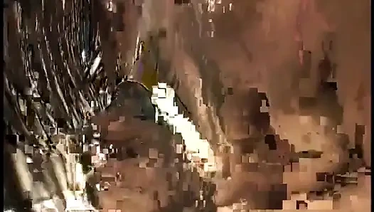 Büyük zenci kadın Candi Apple ve atletik yapılı partneri istiridyenin tadını çıkarıyor